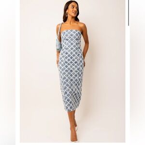 AMYLYN Strapless Blue & White Patterned Midi Dress
